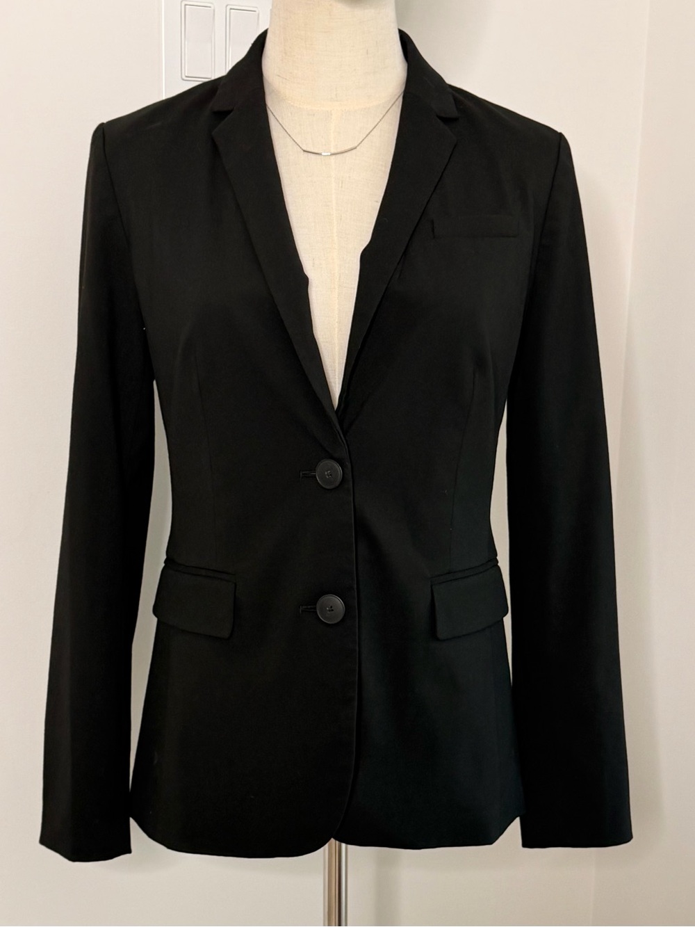 Banana Republic Black Tailored Blazer – Size 2